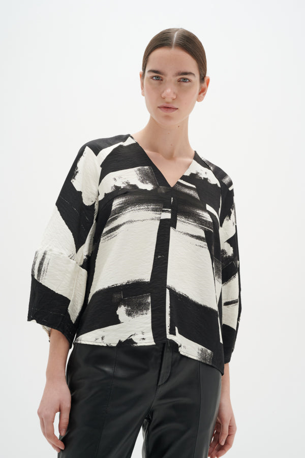 Naomi Blouse in Graphic Abstract Print