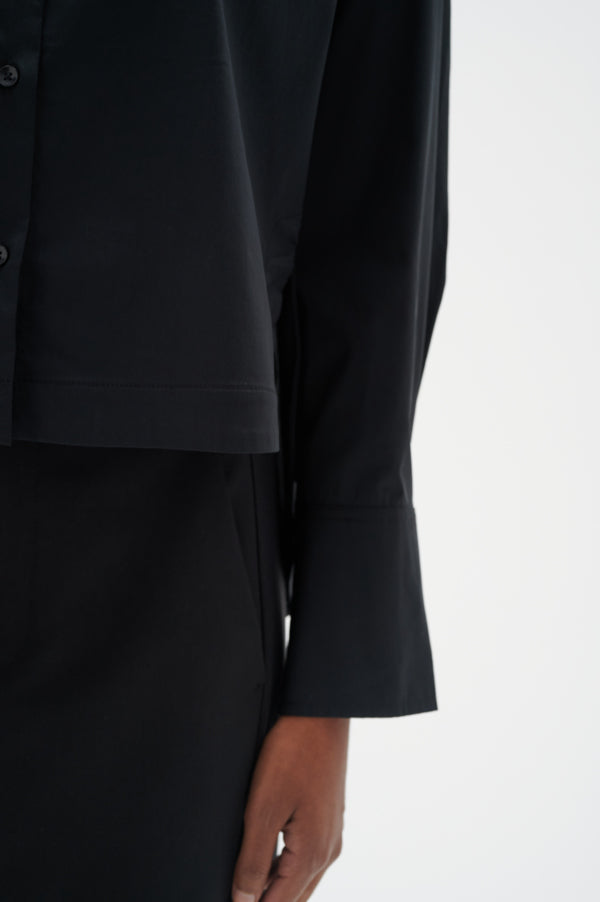 Neola Cropped Shirt in Black