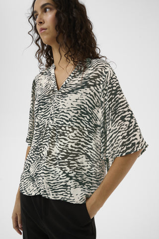 Lyon Blouse in Black Wavy Pattern