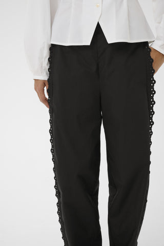 Lia Pant in Black