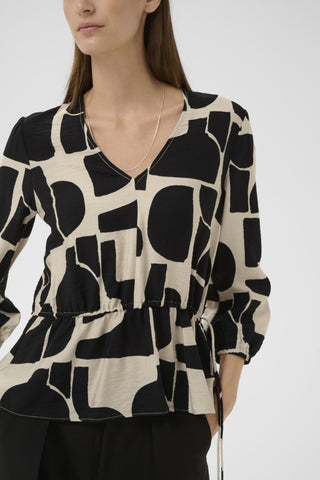 Lynn V-Neck in Black Soft Print