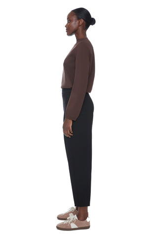Barrel Leg Pants with Pockets in Black