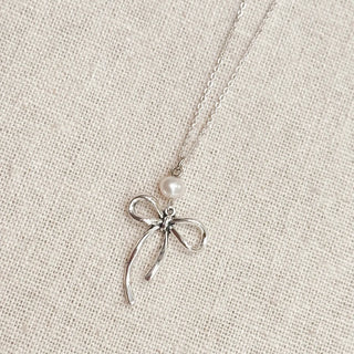 Bow Pearl Pendant Necklace
