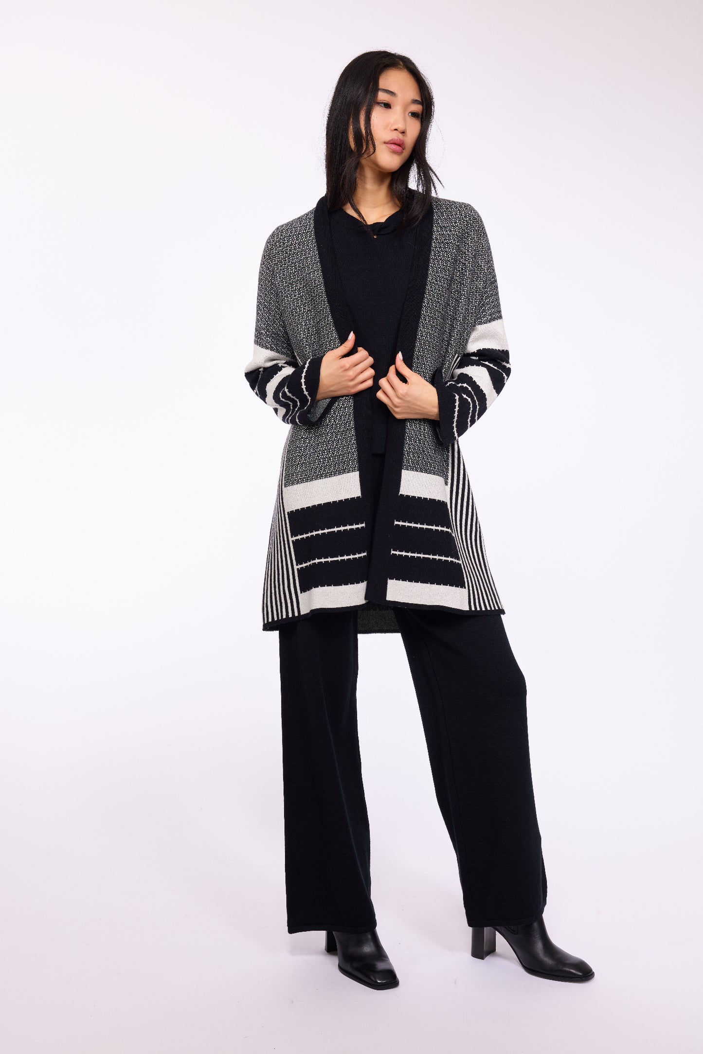 Two Tone Patterned Knit Kimono Coat in Black & White