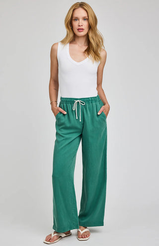 Camille Pant in Kelly