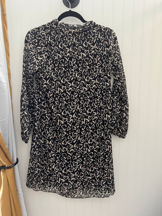 Georgette Plisse V-Neck Tie Dress in Beige & Black Heart Print