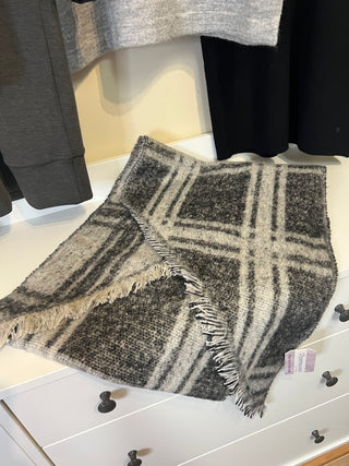 Anna Scarf in Black/Grey