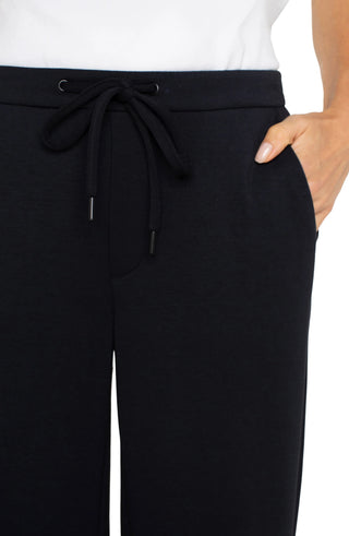 Pull-On Wide Leg Crop Pant in Black