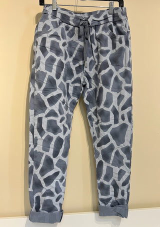 Crinkle Pants in Blue Giraffe Pattern